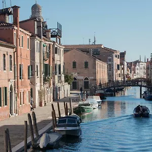 Art Painting With Canal View Apartment Venice